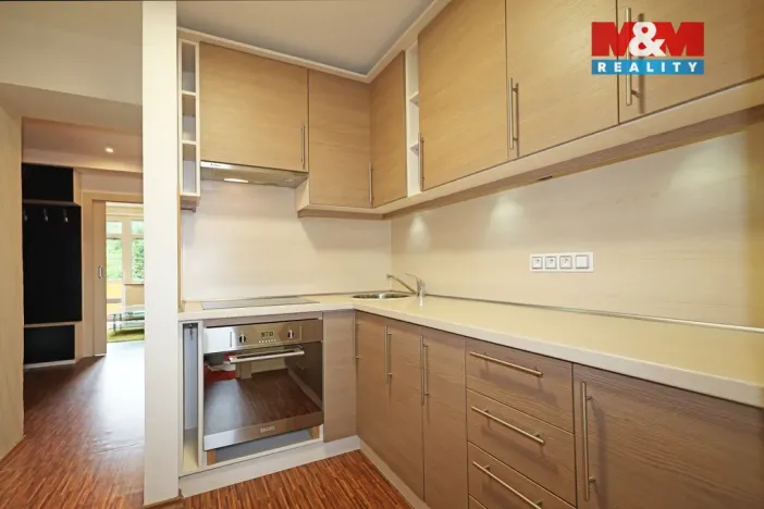 Prodej bytu 2+1, Karlovy Vary - Drahovice, Vítězná, 33 m2