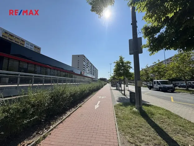 Pronájem obchodního prostoru, Hradec Králové, třída Edvarda Beneše, 220 m2