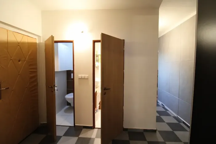 Prodej bytu 3+1, Karlovy Vary, Krymská, 68 m2