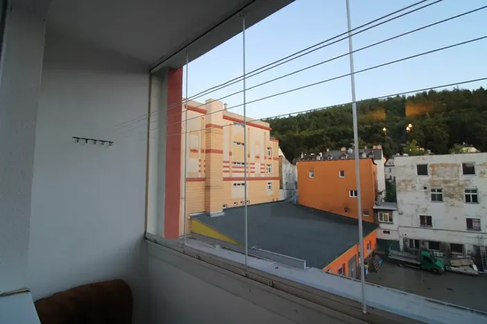 Prodej bytu 3+1, Karlovy Vary, Krymská, 68 m2