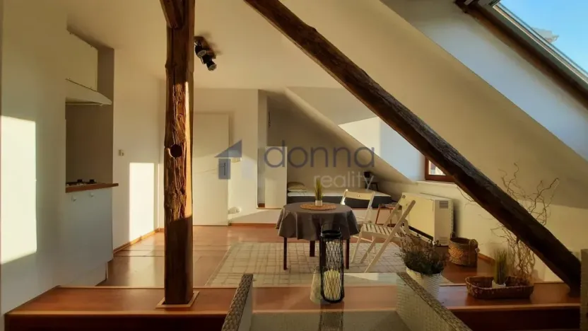 Pronájem bytu 1+kk, Praha, Na vartě, 37 m2