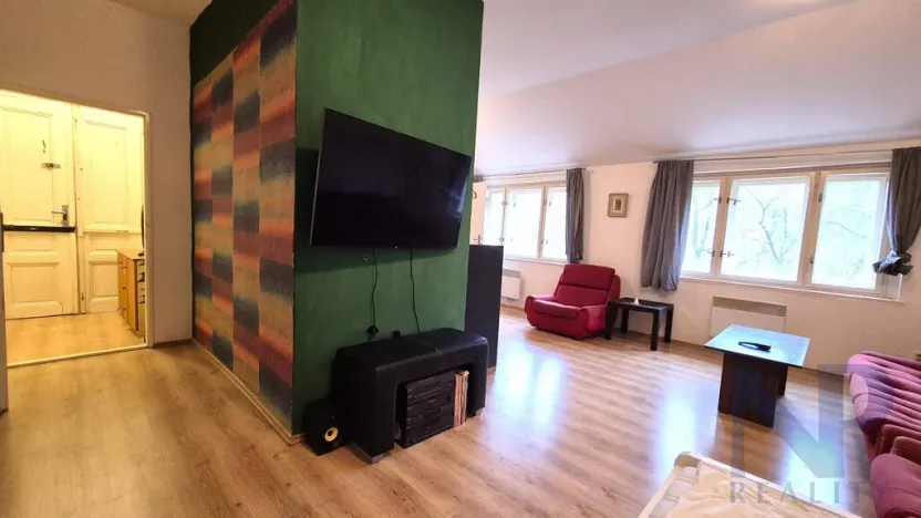 Pronájem bytu 1+kk, Praha - Žižkov, Husitská, 35 m2