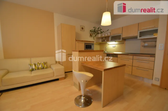 Pronájem bytu 1+kk, Praha - Prosek, Trmická, 36 m2