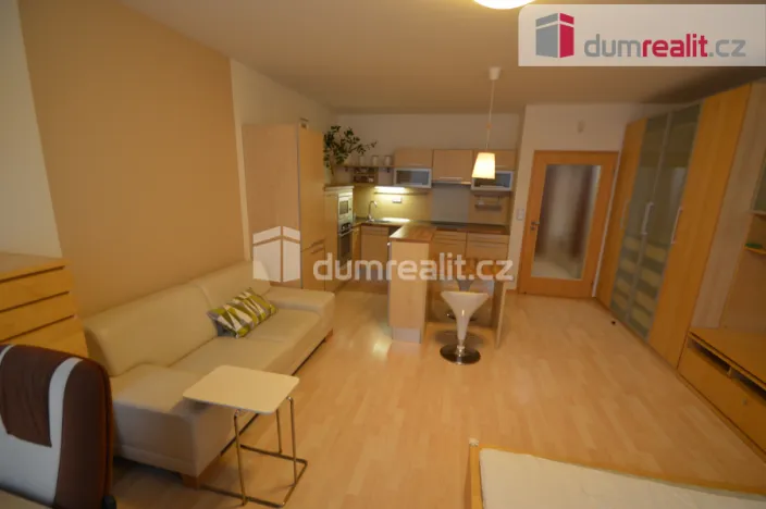 Pronájem bytu 1+kk, Praha - Prosek, Trmická, 36 m2