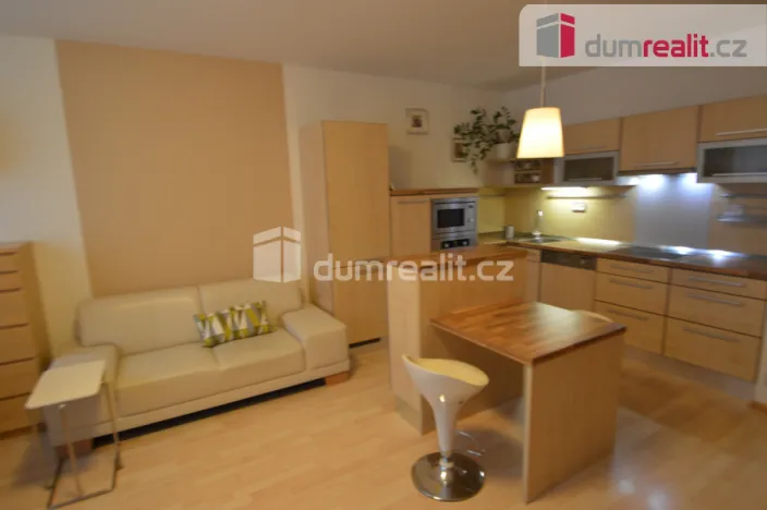 Pronájem bytu 1+kk, Praha - Prosek, Trmická, 36 m2