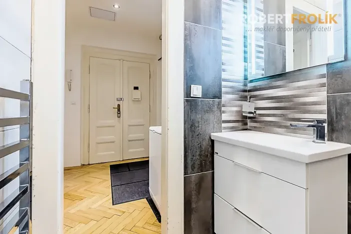 Pronájem bytu 1+1, Praha - Bubeneč, V. P. Čkalova, 55 m2