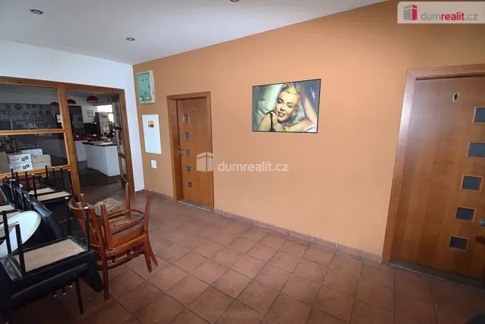 Pronájem restaurace, Praha - Benice, Květnového povstání, 230 m2