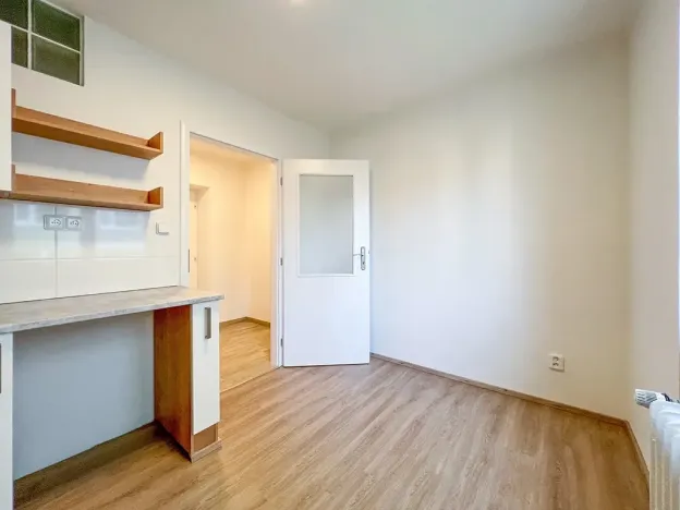 Pronájem bytu 1+1, Praha - Komořany, Krupná, 30 m2