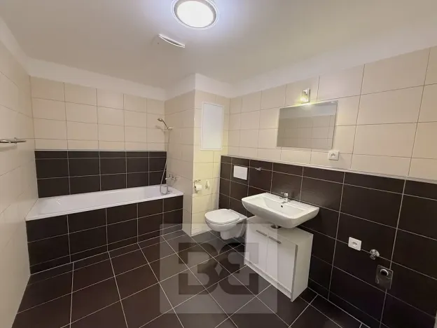 Pronájem bytu 2+kk, České Budějovice, Husova tř., 53 m2