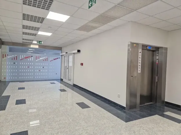 Pronájem obchodního prostoru, Šlapanice, Nádražní, 68 m2