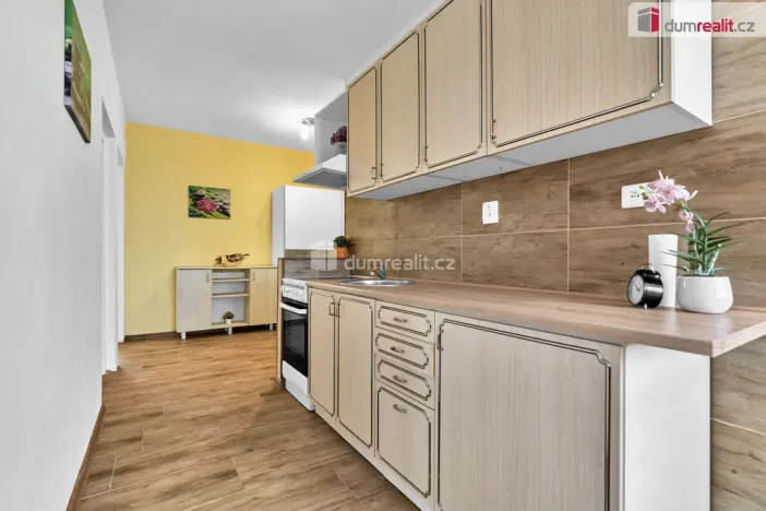 Prodej bytu 2+1, Karlovy Vary - Stará Role, Závodu míru, 63 m2