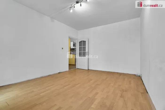 Prodej bytu 2+1, Karlovy Vary - Stará Role, Závodu míru, 63 m2