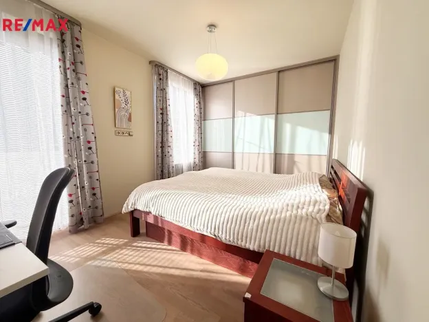 Pronájem bytu 4+1, Praha - Kobylisy, Služská, 96 m2