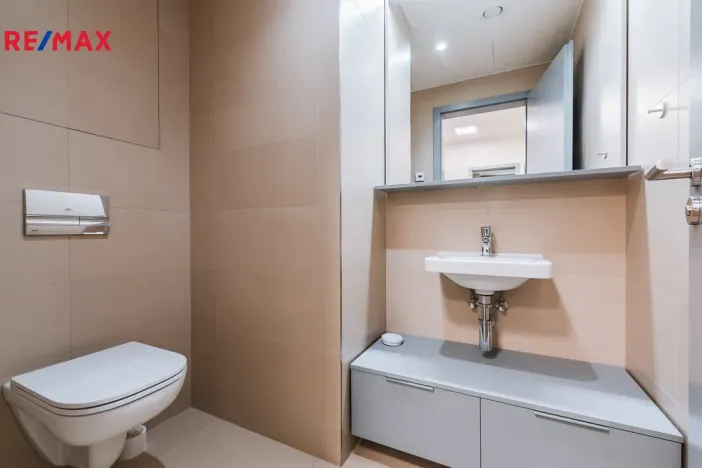 Pronájem bytu 2+kk, Praha - Libeň, U Vlachovky, 53 m2