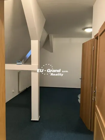 Pronájem kanceláře, Varnsdorf, 5. května, 151 m2