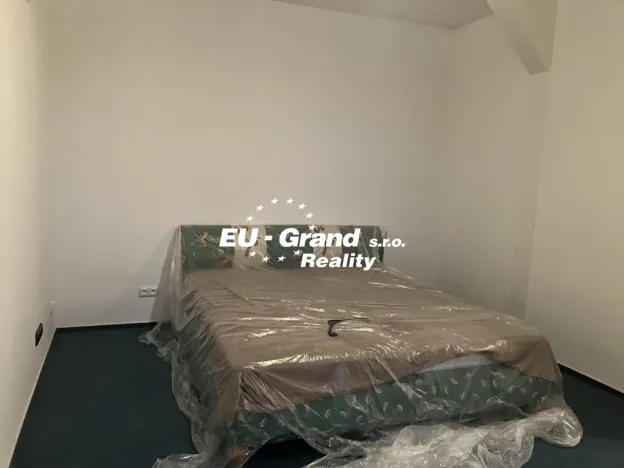 Pronájem kanceláře, Varnsdorf, 5. května, 151 m2