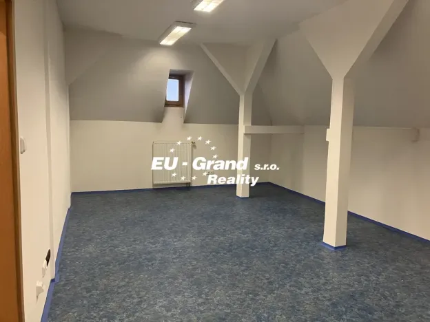 Pronájem kanceláře, Varnsdorf, 5. května, 151 m2