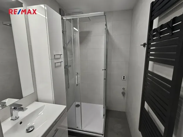 Pronájem bytu 1+kk, Kladno, V Bažantnici, 33 m2