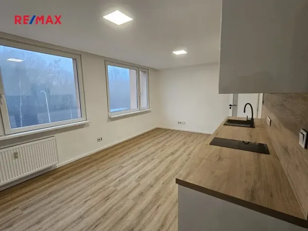 Pronájem bytu 1+kk, Kladno, V Bažantnici, 33 m2