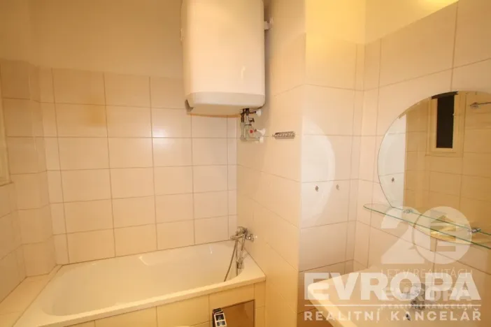 Pronájem bytu 1+kk, Praha - Nusle, U družstva Život, 33 m2