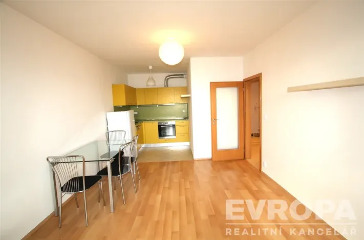 Pronájem bytu 2+kk, Praha - Hloubětín, Nademlejnská, 54 m2