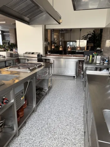 Pronájem restaurace, Pardubice, náměstí Republiky, 350 m2