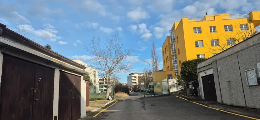 Pronájem garáže, Praha - Podolí, Bohuslava Martinů, 18 m2