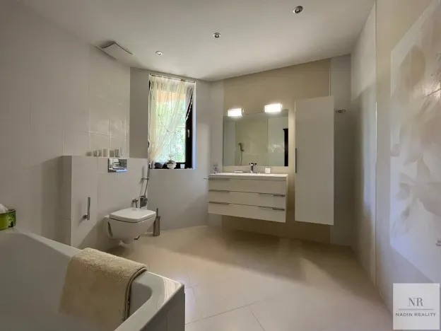 Prodej vily, Nová Role - Mezirolí, 350 m2