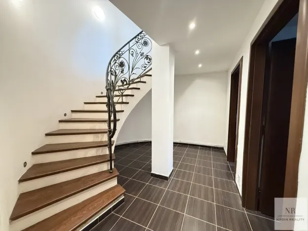 Prodej vily, Nová Role - Mezirolí, 350 m2