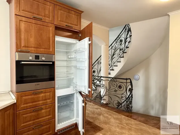 Prodej vily, Nová Role - Mezirolí, 350 m2