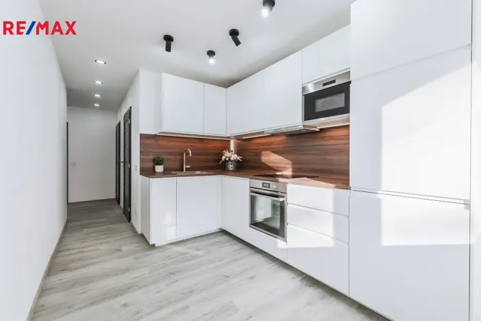 Pronájem bytu 3+1, Praha - Střížkov, Habartická, 61 m2