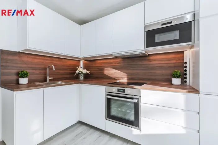 Pronájem bytu 3+1, Praha - Střížkov, Habartická, 61 m2