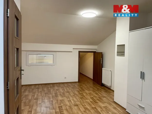 Pronájem bytu 2+1, Praha - Holešovice, Za papírnou, 62 m2