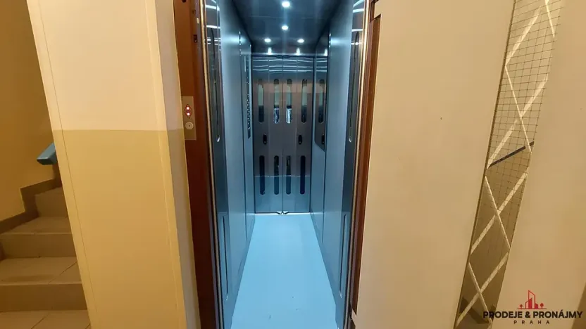 Prodej bytu 1+kk, Praha - Letňany, Místecká, 25 m2