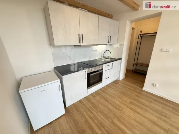 Pronájem bytu 1+kk, Praha - Smíchov, Na Valentince, 35 m2