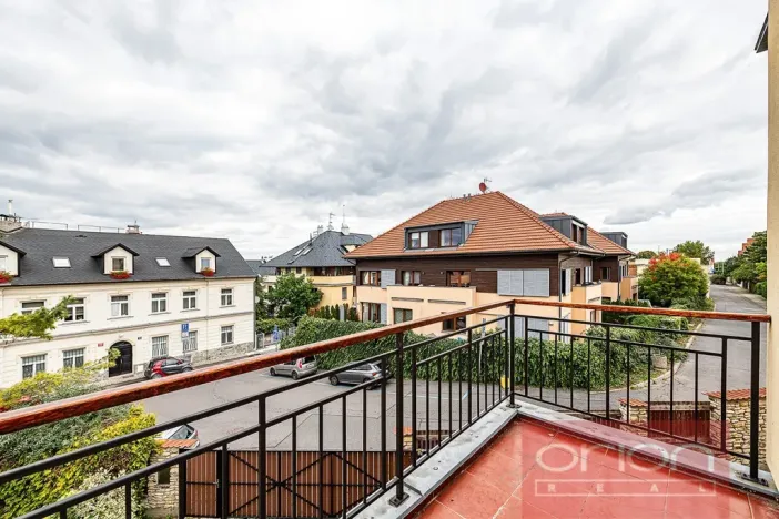 Pronájem rodinného domu, Praha - Břevnov, Oddělená, 316 m2