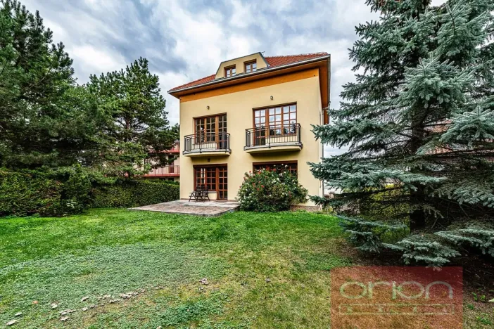 Pronájem rodinného domu, Praha - Břevnov, Oddělená, 316 m2