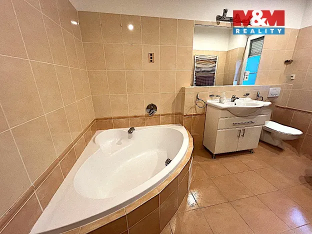 Pronájem kanceláře, Praha - Hloubětín, V Novém Hloubětíně, 120 m2