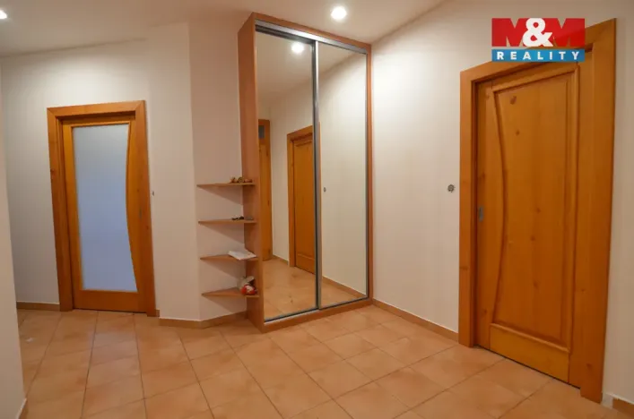 Pronájem kanceláře, Praha - Hloubětín, V Novém Hloubětíně, 120 m2