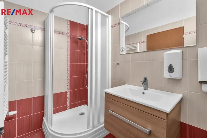 Pronájem kanceláře, Hradec Králové - Slezské Předměstí, Sládkova, 170 m2