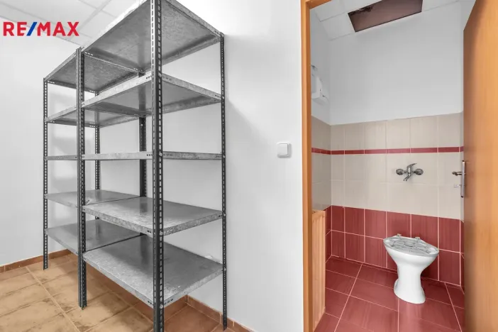 Pronájem kanceláře, Hradec Králové - Slezské Předměstí, Sládkova, 170 m2