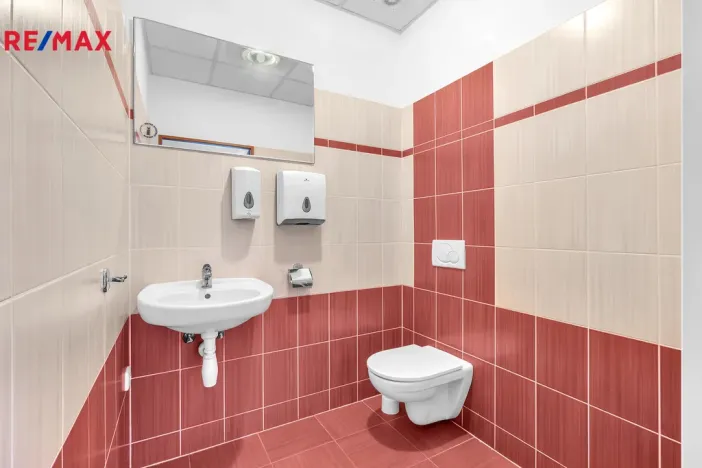 Pronájem kanceláře, Hradec Králové - Slezské Předměstí, Sládkova, 170 m2