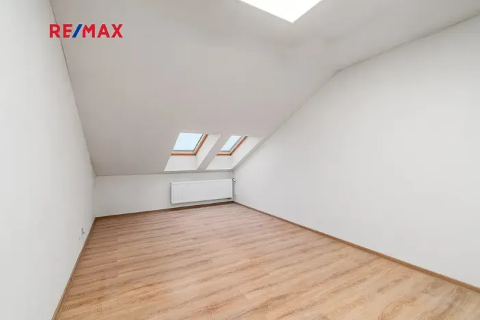 Pronájem bytu 2+kk, Plzeň, Skvrňanská, 37 m2