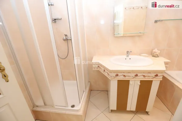 Pronájem bytu 2+kk, Karlovy Vary, Stará Louka, 60 m2