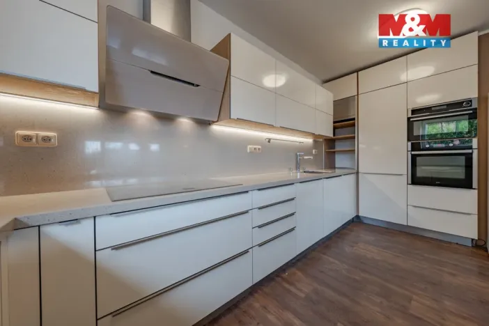 Prodej rodinného domu, Dolní Lhota, Lomená, 315 m2