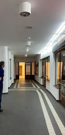 Prodej obchodního prostoru, Karlovy Vary, Divadelní náměstí, 100 m2