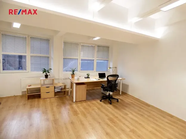 Pronájem kanceláře, Praha - Hloubětín, Nademlejnská, 40 m2