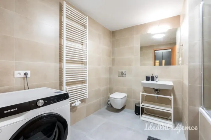 Pronájem bytu 1+kk, Praha - Hloubětín, Waltariho, 37 m2