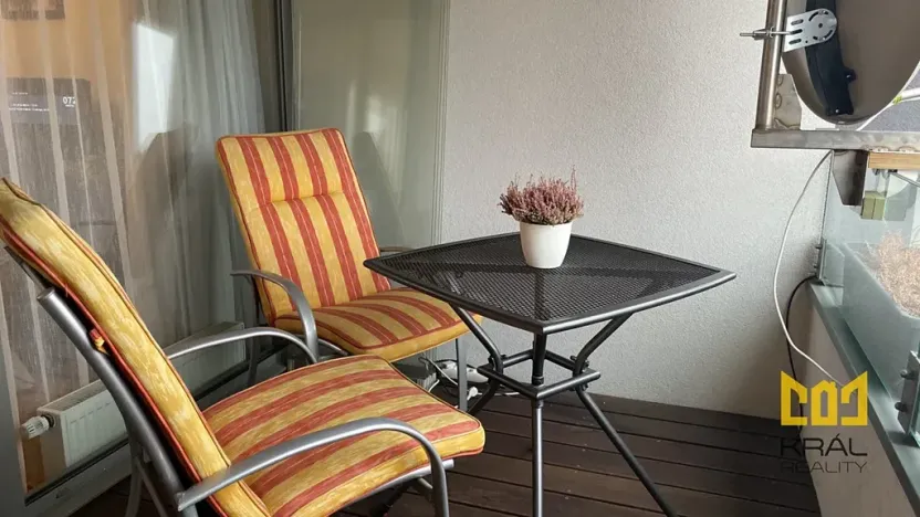 Pronájem bytu 2+kk, Praha - Prosek, Valečovská, 68 m2