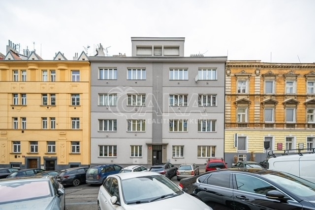 Pronájem bytu 1+1, Praha - Podolí, Na Zlatnici, 38 m2